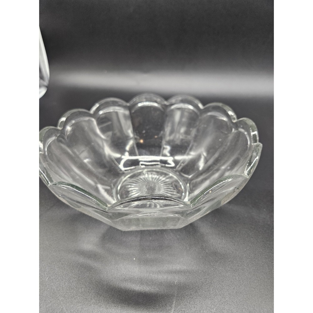 8.5"‎ Clear Glass Bowl With Scalloped Edge Starburst Bottom